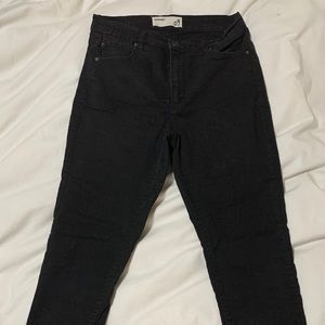 Black skinny leg jeans
